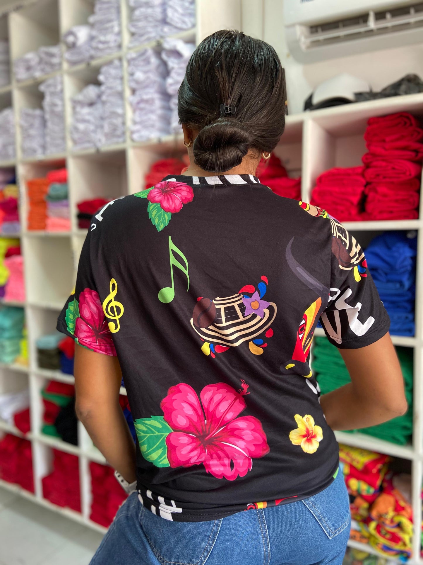 CAMISETA ESTAMPADA FULL PRINT - LA NEGRA