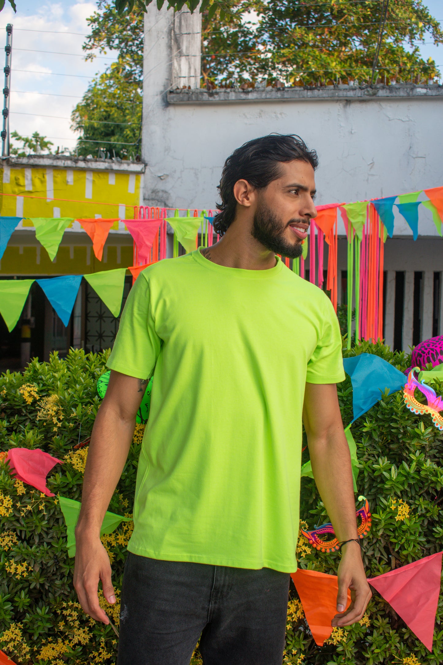 CAMISETA BASICA DE CABALLERO - VERDE NEON - ALG