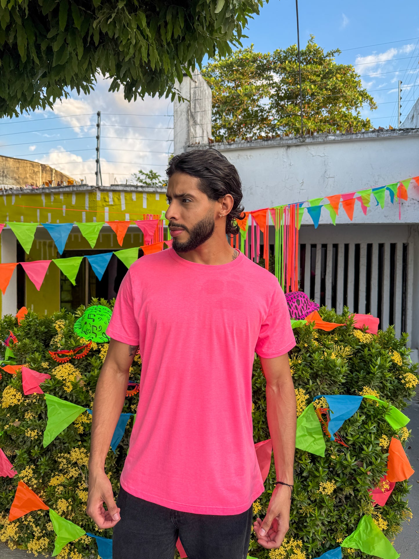 CAMISETA BASICA DE CABALLERO - FUCSIA NEON - PD