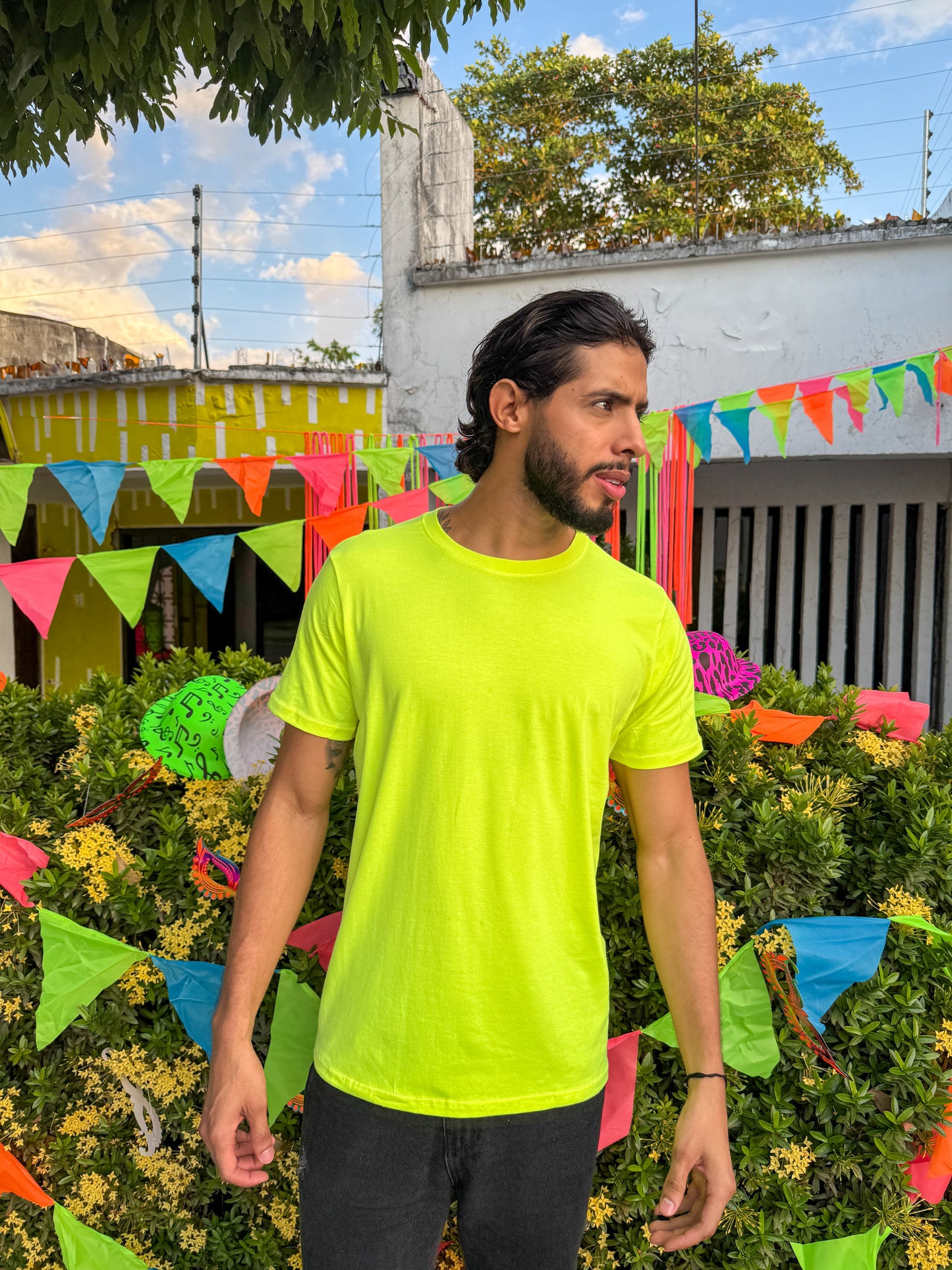 CAMISETA BASICA DE CABALLERO - AMARILLO NEON - PD